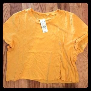 Yellow cropped tee